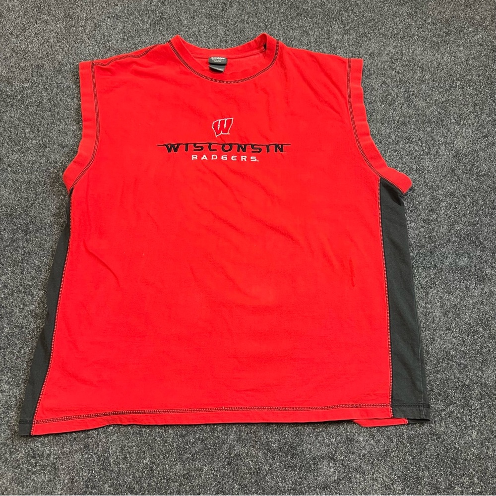 Wisconsin Badgers Red Sleeveless Tee Men’s 2XL Embroidered Logo Athletic